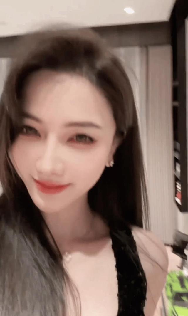 美女动图GIF089之迷人少妇