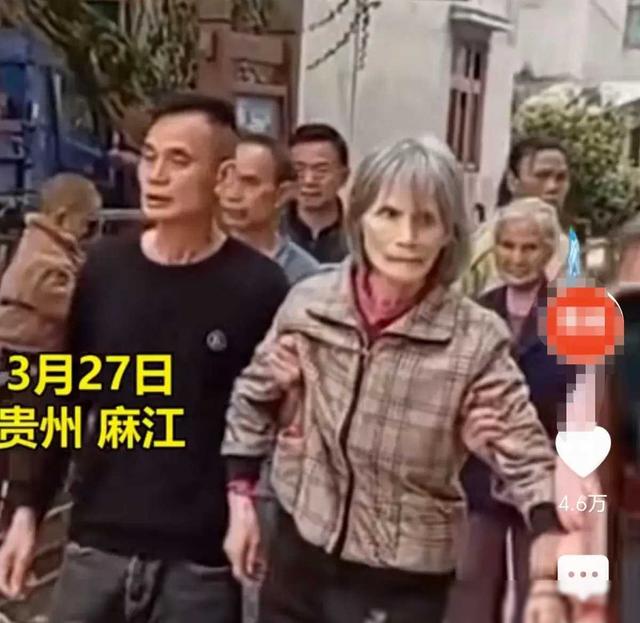 她经历了什么？被拐33年不会说话、牙齿几乎掉光，头发比妈妈还