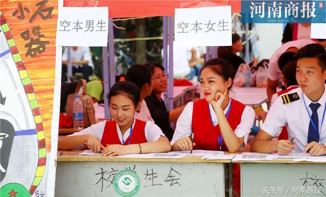 空乘美女新生，经历入学专属课“量体”，全年的衣服都被包啦