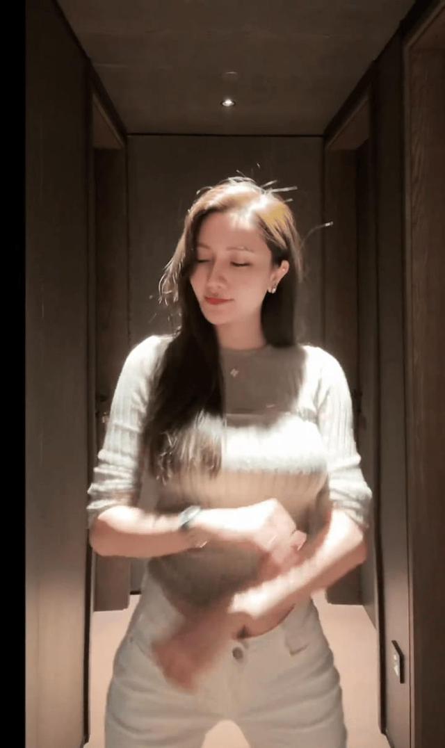 美女动图GIF082之红色妖姬