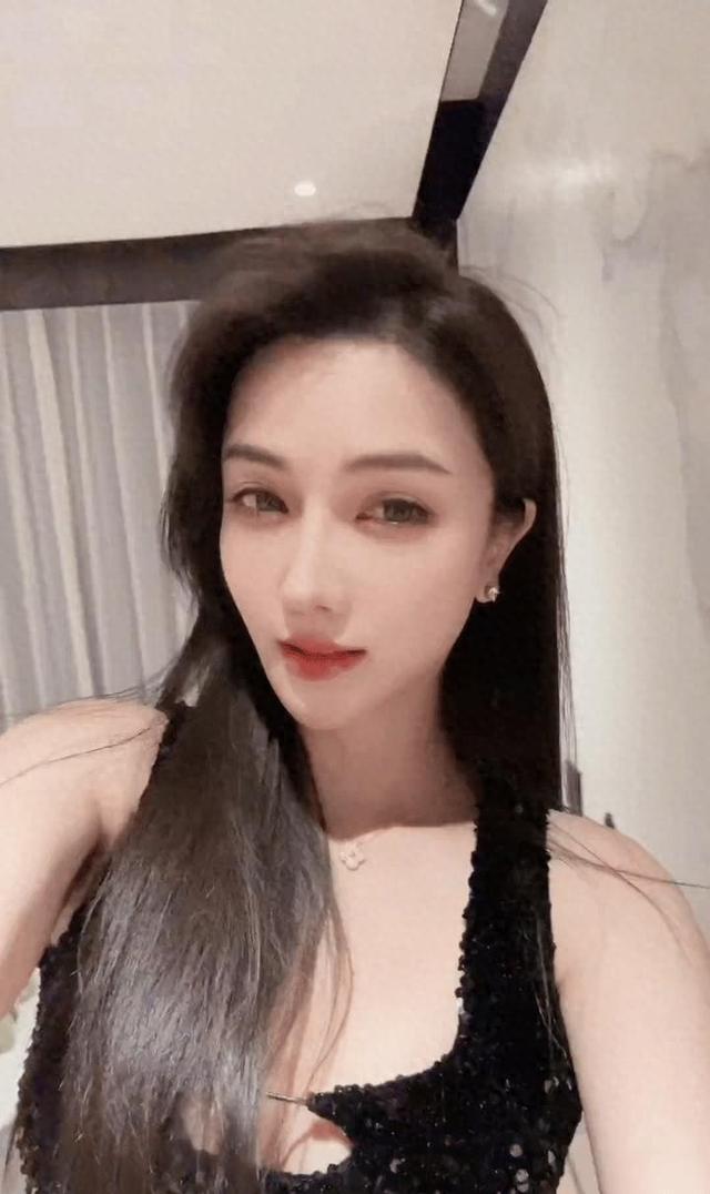 美女动图GIF089之迷人少妇