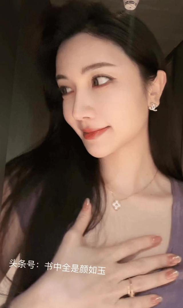 美女动图GIF089之迷人少妇