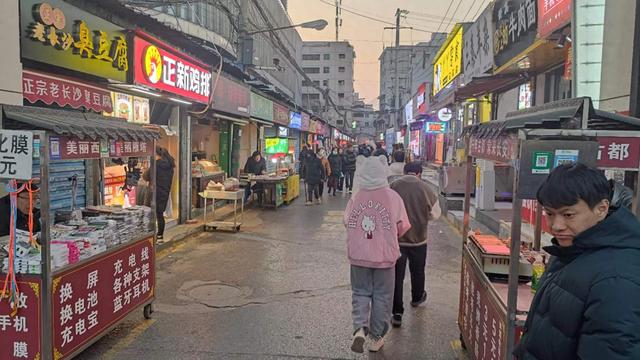 西安女孩：别勾引我，八里村的美食根本吃不完，美女也看不完