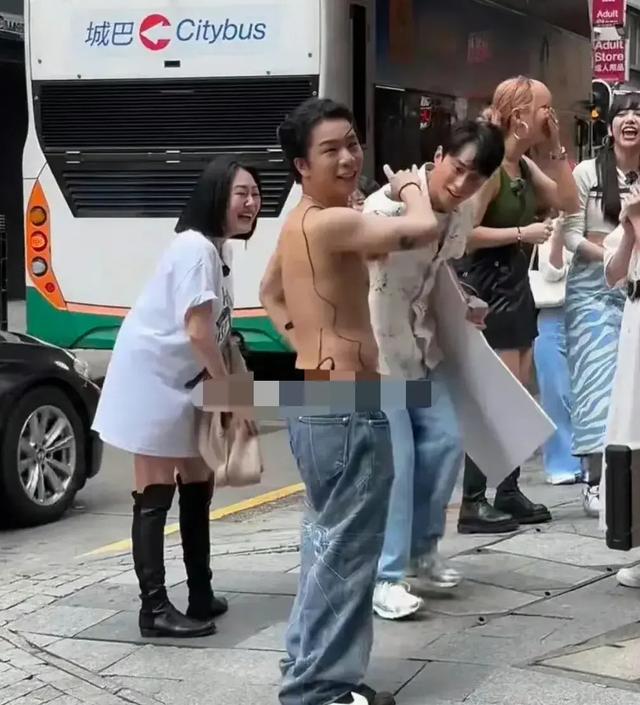 太掉价！小S香港街头扒男主持衣服，赤裸上身，大声叫喊引起不适