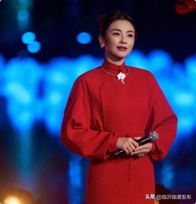 央视这一夜，刘涛的“水桶腰”，高叶的“大圆脸”，是对内娱畸形审美的反击