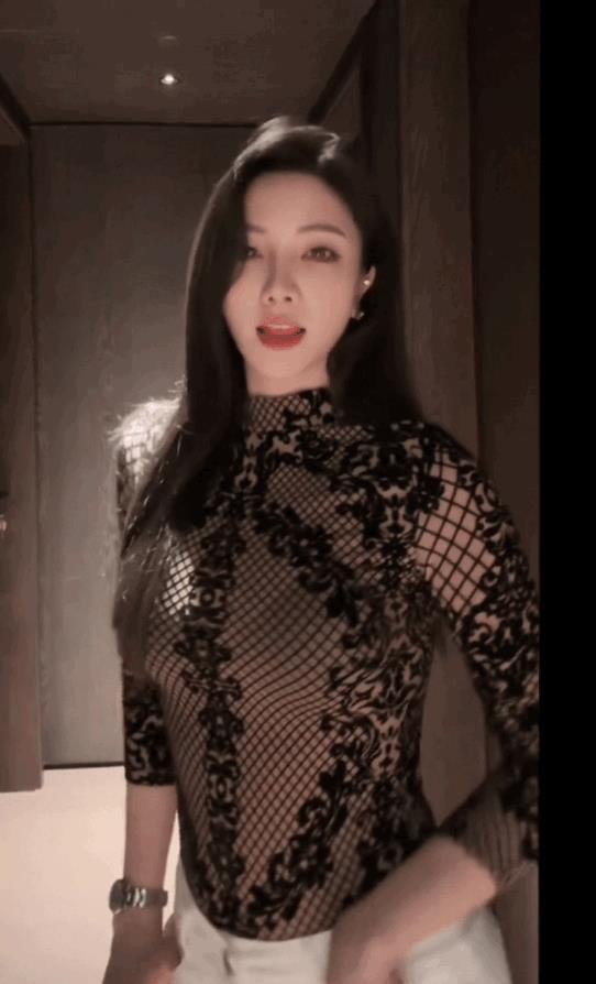 美女动图GIF082之红色妖姬