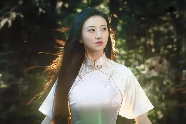 10位女明星古风旗袍装，谁珍藏的旗袍最多？