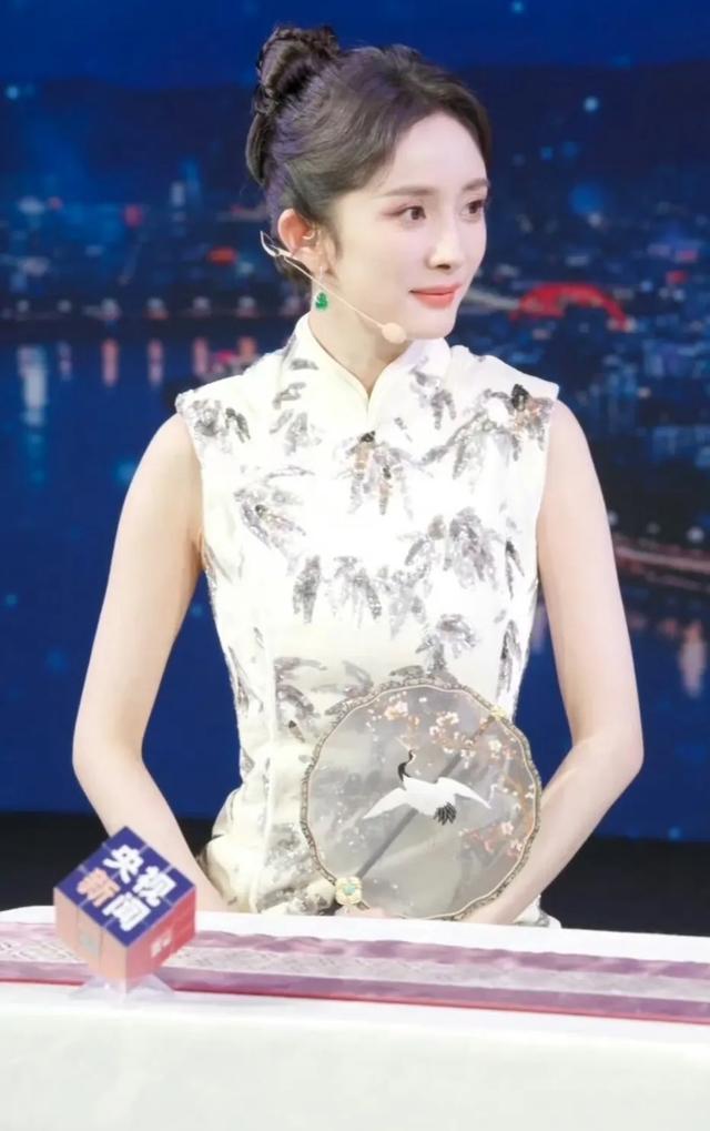 10位女明星古风旗袍装，谁珍藏的旗袍最多？