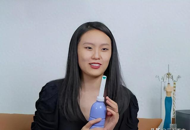 25岁山东美女：惊人秘密！她居然用蚯蚓代替卫生巾和厕纸！