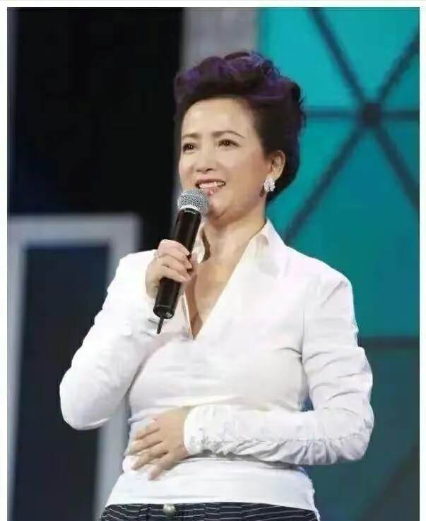 江南多美女，这5位女星，个个温婉秀雅，甩“网红脸”几条街