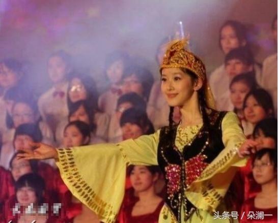 性感美女章泽天大学舞蹈照片曝光，体态妖娆，为国家一级运动员