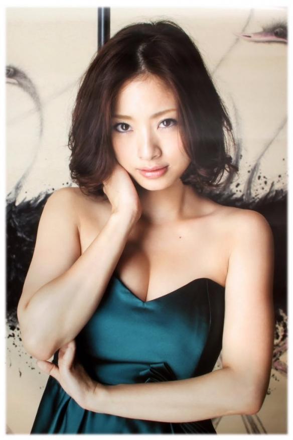 日媒评选夏季日剧四大美乳女优！gakki 十元榜上有名