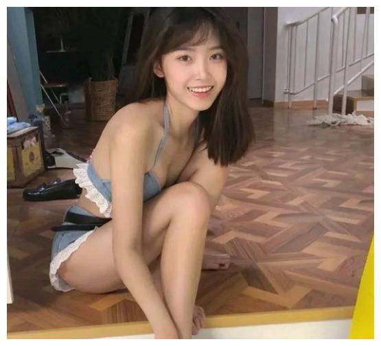 “最美AJ”女神走红，仙女玉背展露无遗，网友：拔个火罐吧