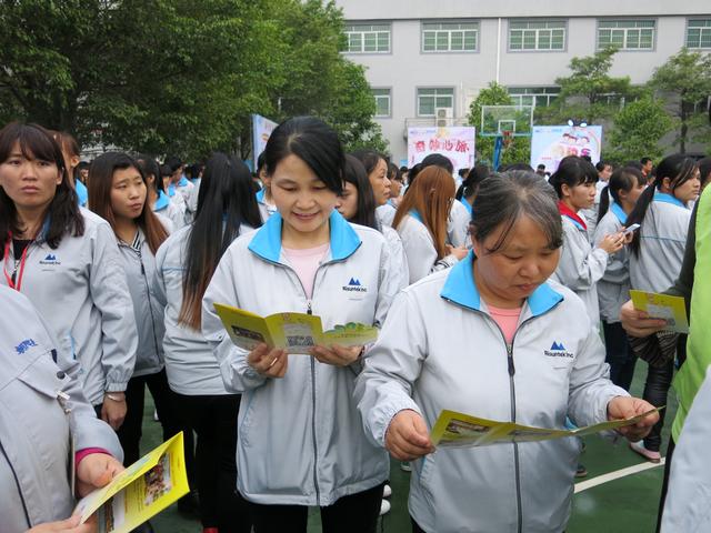 实拍东莞电子厂女工，与你想象中有啥不同？