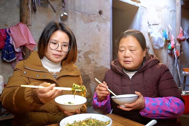 情感与高冷女主管一起出差，陪她度过五一假期，她却赖上我