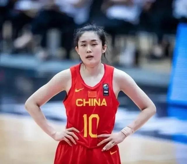 中国女篮现役8大美女，个个颜值高身材好，气质不输女明星