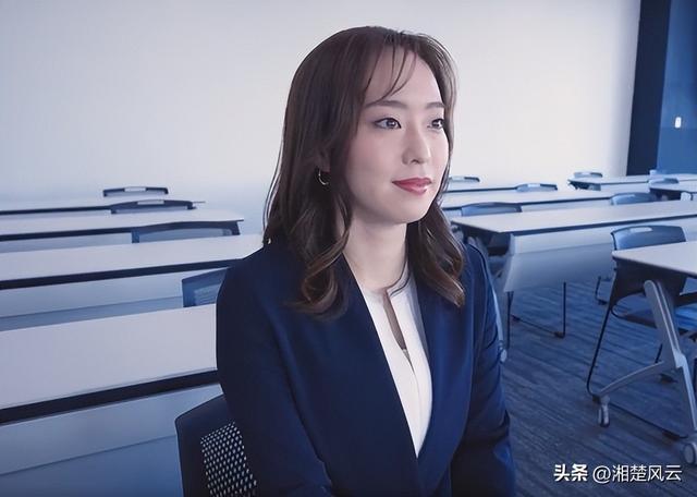 美爆了！石川佳纯穿小西装被称霸道女总裁，与猫咪的互动引来热议