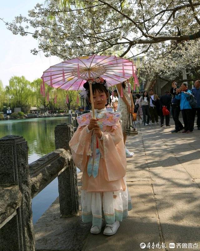 小美女.樱花.五龙潭