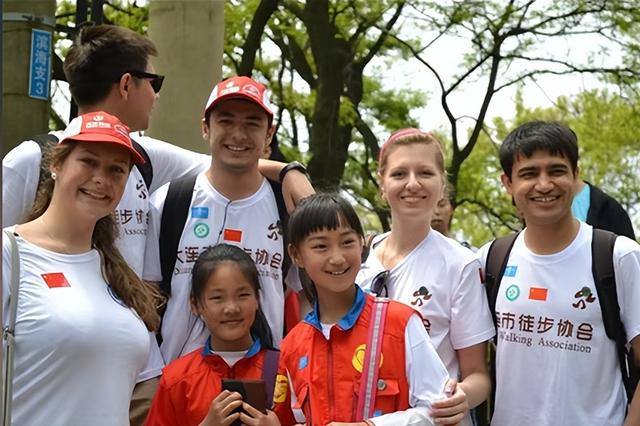 白俄罗斯美女远嫁广东，结婚7年生一子，羡慕儿子是中国国籍