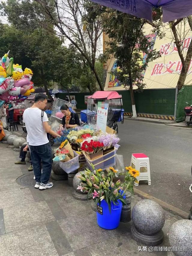 偶遇地摊小美女 她太会做生意了丨高臻臻的脑细胞