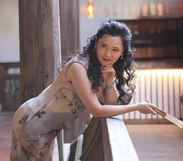 江南多美女，这5位女星，个个温婉秀雅，甩“网红脸”几条街