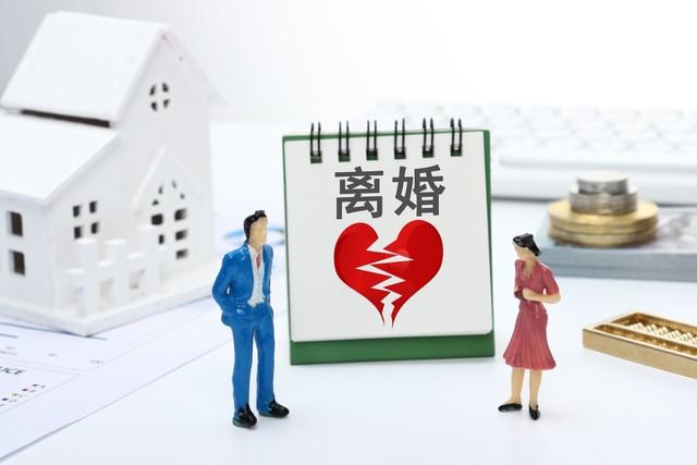 集团总裁醉酒回家误把漂亮女秘书当成老婆推倒，与她发生了关系。