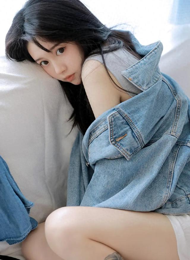 美女写真：清纯美女粉嫩蜜桃，甜美可爱好撩人