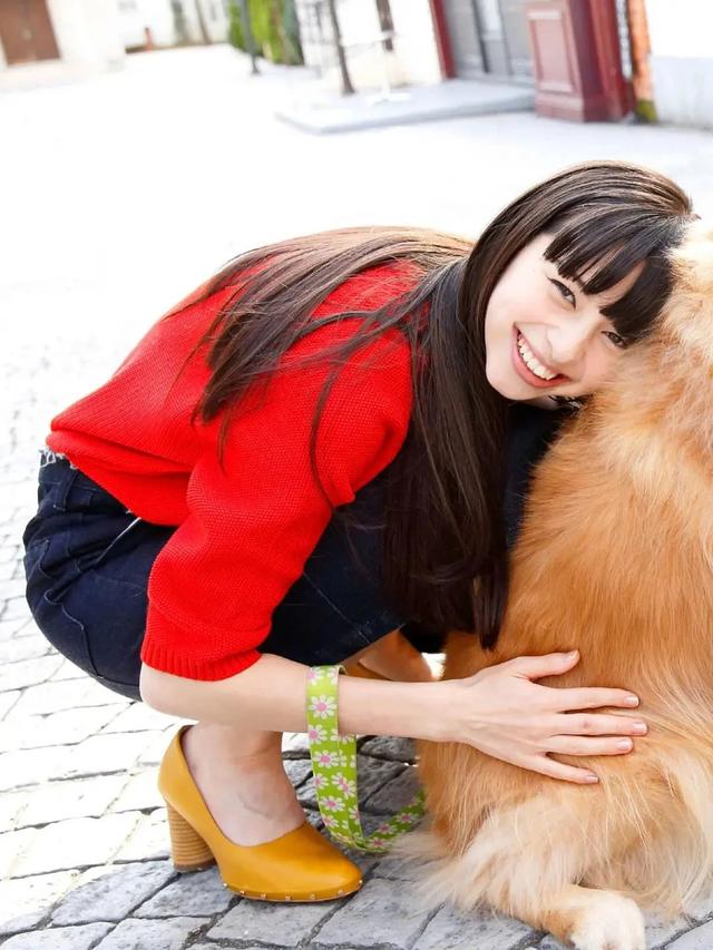 日本混血美女女星-中条彩未，清纯又性感，人美身材好美女图写真