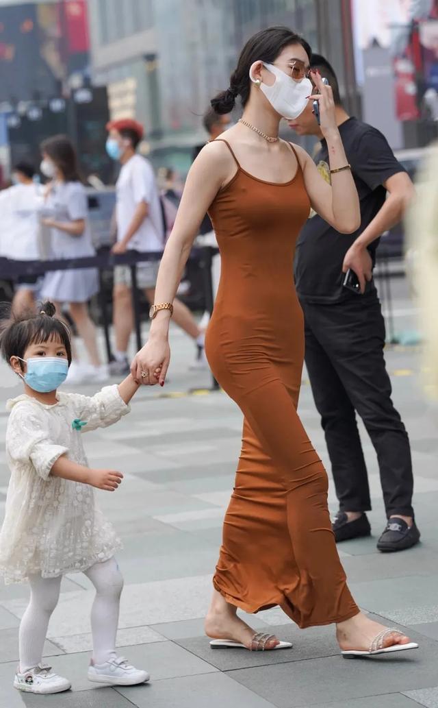 黄衣网红美女居家性感写真壁纸风韵包臀少妇街拍夏季逛街大白腿