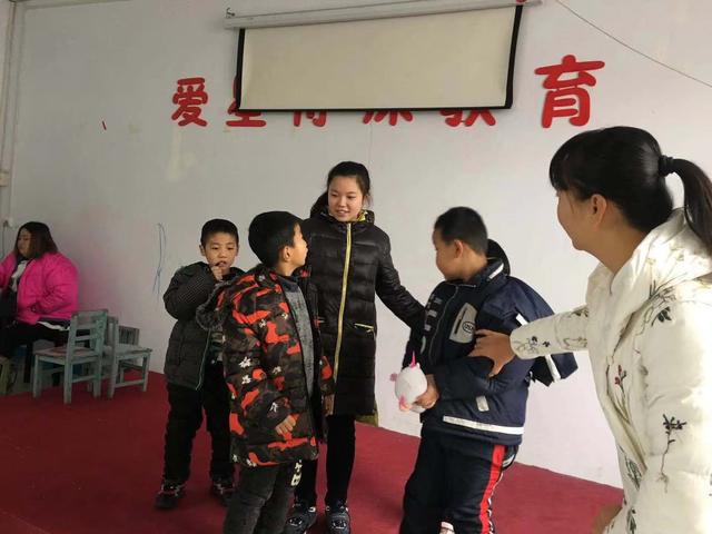 清纯美少女——健康路小学六年级八班董美佳