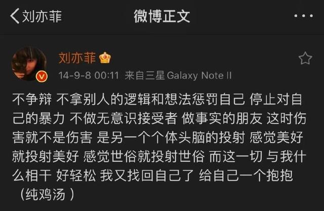 这不比骨架好看？维密超模穿比基尼，自信秀丰腴身材，系腰链俏皮又性感