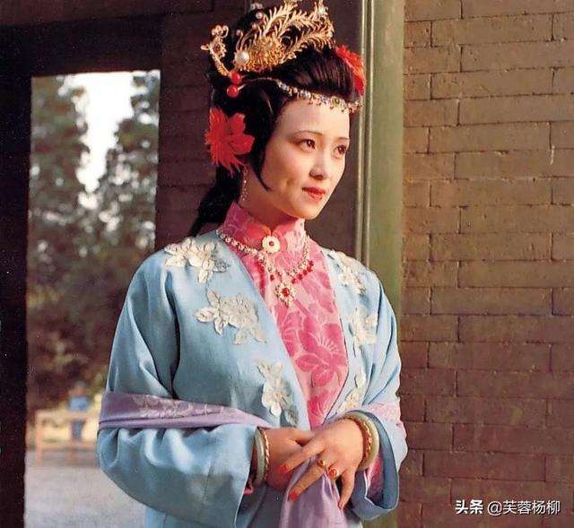 87《红楼梦》她漂亮洋气，上妆后成古典美女，前后判若两人