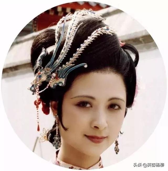 87《红楼梦》她漂亮洋气，上妆后成古典美女，前后判若两人