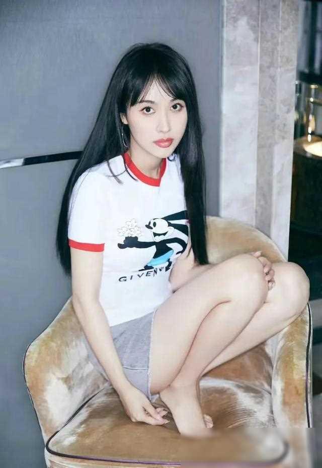 娱乐圈靠“屁股”出名的四大女星：蜜桃臀李菲儿，蝴蝶臀迪丽热巴