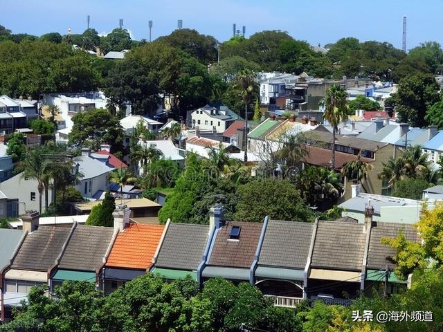 悉尼女子淋浴时突然分娩,消防员赶到却进不了门，多亏5岁女儿开门