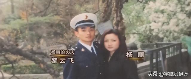 贵州美女卖树叶13年，靠央视走红，一片7千，如今成人生赢家