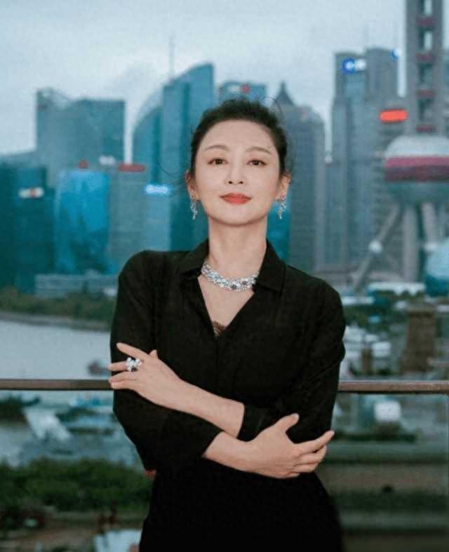 国内公认“第一美女”年轻时她有多美，看照片一目了然喜欢吗