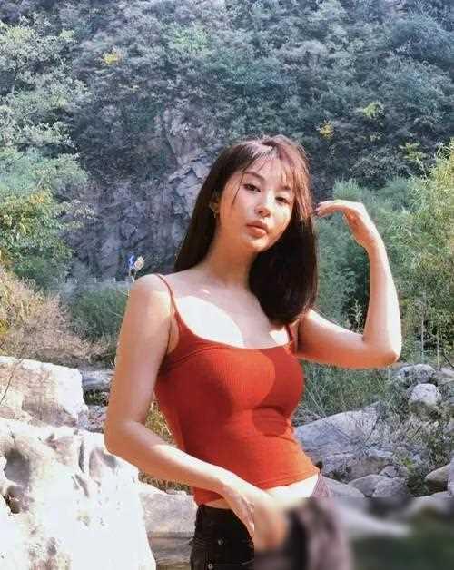 娱乐圈靠“屁股”出名的四大女星：蜜桃臀李菲儿，蝴蝶臀迪丽热巴