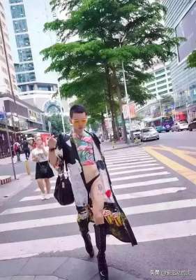 丁字美女诱惑美女图片(娜扎丁字裤外穿，美吗？模特露胸露臀，到底哪里出错了？)