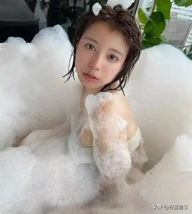 149cm混血小美女，展现人间绝色!宫崎亚美纱，清纯可爱香艳写真