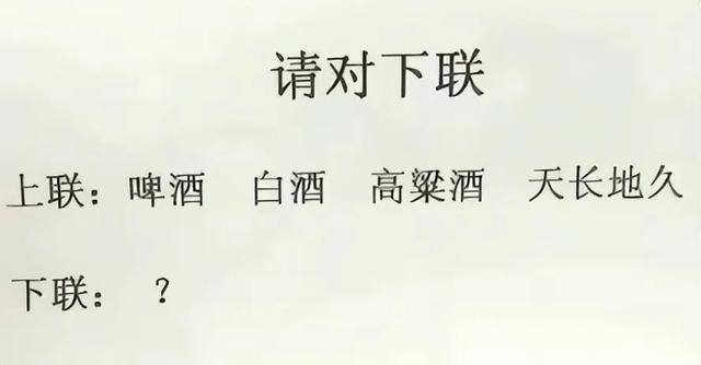 美女你这腿是怎么卡进去的，把一旁的人都急坏了！看着挺尴尬的！