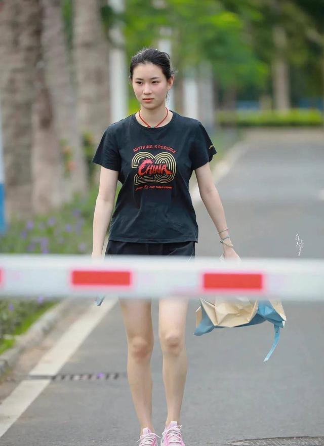 又美又能打：国乒21岁第一美女，气质如袁咏仪，曾是孙颖莎陪练