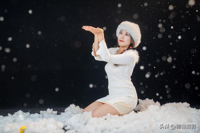 雪花飘飘，美女如画