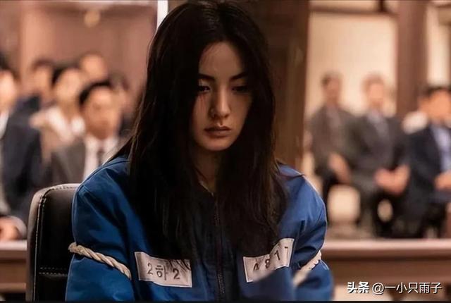 她连续3年被评为“世界第一美女”，皮肤白气质佳，颜值绝美