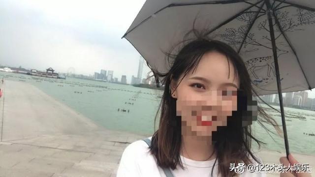 女生们集体晒出发际线，这发光的“脑门”在清朝就是阿哥啊