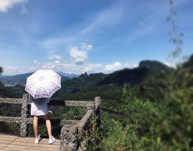 行走武夷山：小美女瑶瑶和摄影师男票之旅