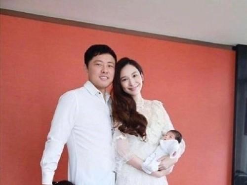 她是“九头身女神”，嫁入豪门之后5年生四胎，如今成50亿女富豪