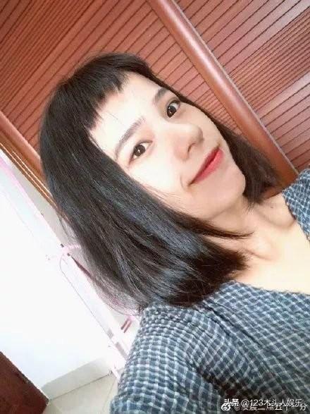 女生们集体晒出发际线，这发光的“脑门”在清朝就是阿哥啊