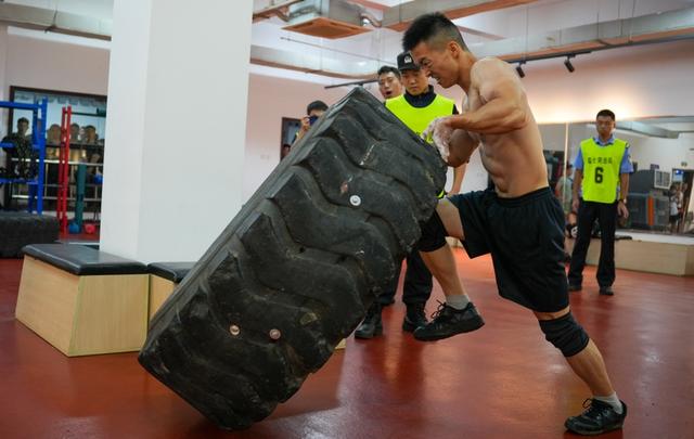 又帅又燃！武汉特警的“肌肉铠甲”了解一下