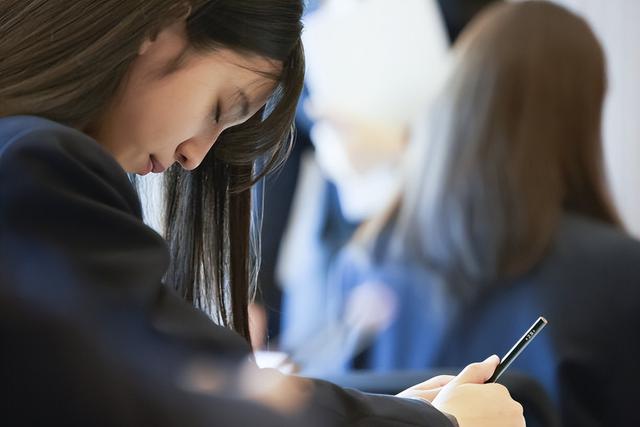 变态混混连杀2人，与少女强行发生关系，少女竟帮他分尸隐藏秘密